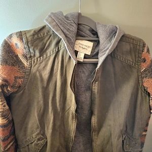 Size Small forever21 hooded hunter green stretch sleeve zipup fall jacket.